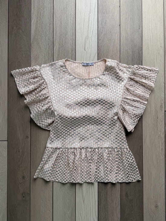 Zara Tops - ZARA shiny pink and silver top with ruffled sleeves.